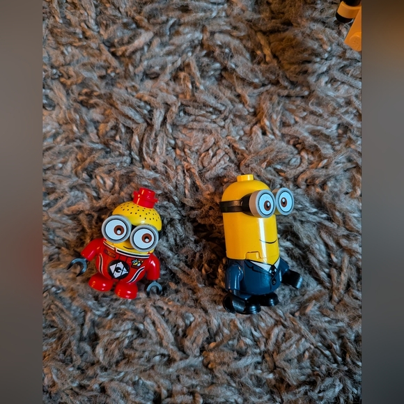 Lego Despicable Me Brick-Built Gru & Minions + Minifig Minions Sets - Picture 5 of 5